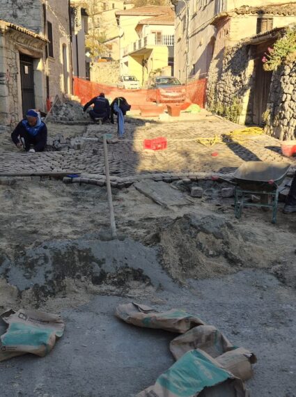 Rifacimento sottoservizi, tunnel tecnologico e pavimentazione strada - Montenero Val Cocchiara - PLM Group