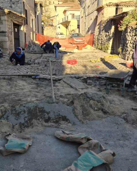 Rifacimento sottoservizi, tunnel tecnologico e pavimentazione strada - Montenero Val Cocchiara - PLM Group