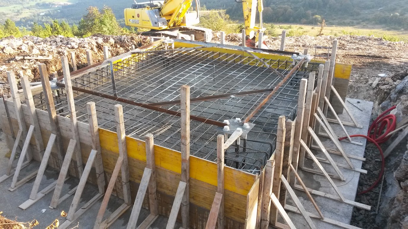 Realizzazione base plinto per tralicci telefonia mobile e radiotelevisivi Comune di San Pietro Avellana - PLM Group